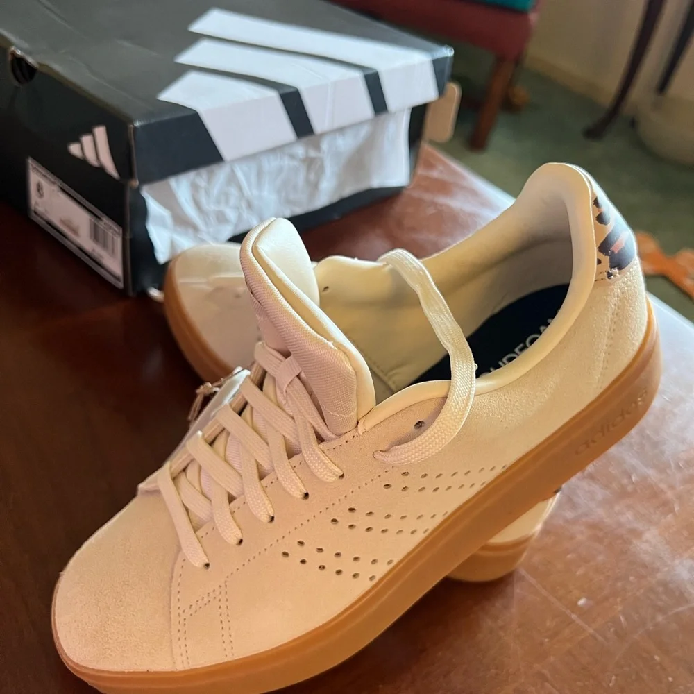 Adidas Advantage 2.0 Cream Color Sneakers w/ CloudFoam #JQ7396 Womans Size 8 - Picture 2 of 8